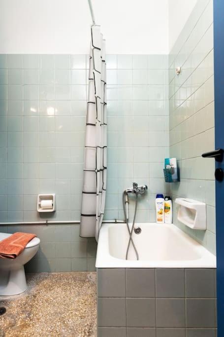 דירות אתונה Downtown Apt With Garden In Plaka מראה חיצוני תמונה