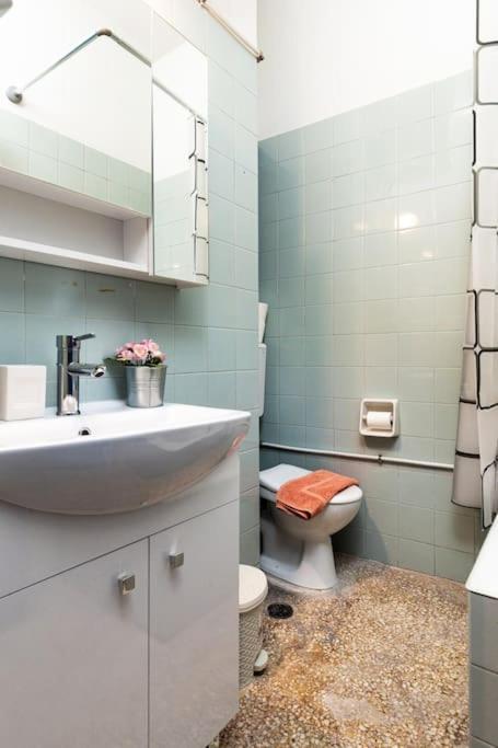 דירות אתונה Downtown Apt With Garden In Plaka מראה חיצוני תמונה